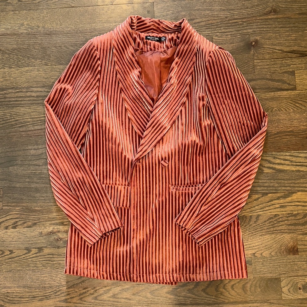 Nasty Gal Ribbed Velvet Blazer in Rust/Pink/Maroon